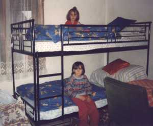 Bild: Betten für bosnische Kinder